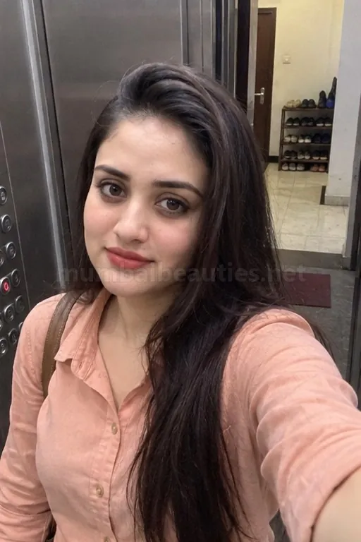 Lovely, 24, GFE Specialist call girl in Mumbai, photo 2 of 4