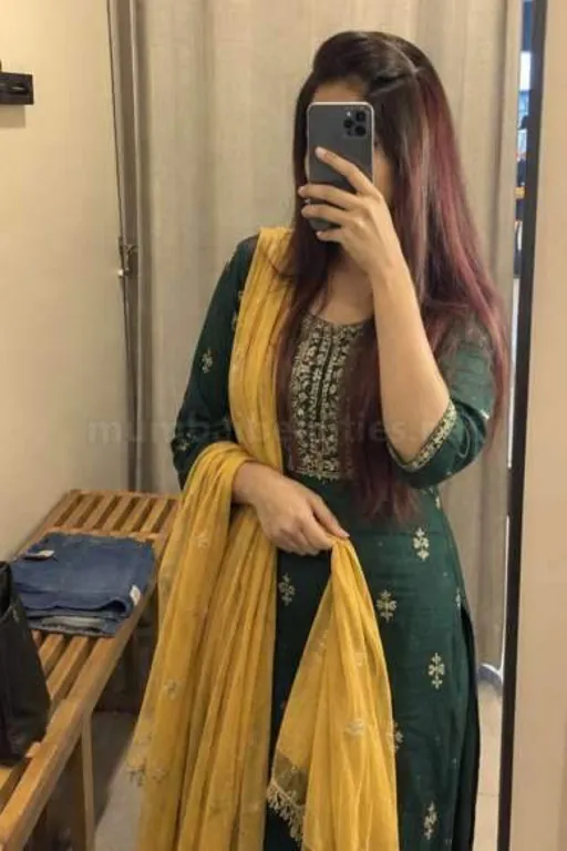Rekha, 25, South Indian call girl in Mumbai, photo 2 of 3